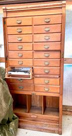 Mobile Schedario archivio e tanti mobili eleganti