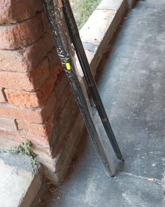Katane tutte di legno da allenamento.