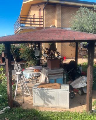 Gazebo esagonale in legno