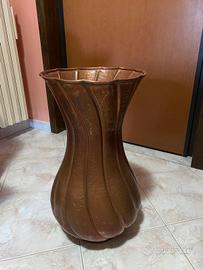 Portaombrelli in rame.