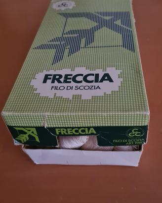 Matasse di filo di Scozia bianco