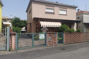 PORZIONE DI BIFAMILIARE A CESANO MADERNO