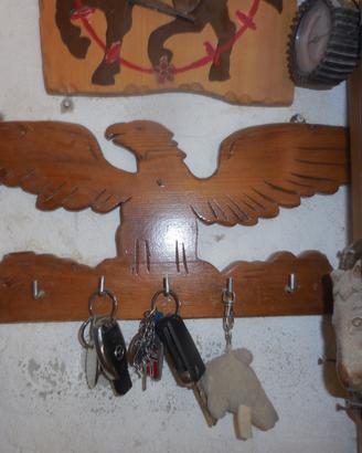 Aquila in legno porta chiavi