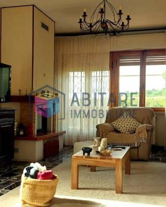 Appartamento di 181 m² con più di 5 locali e box a
