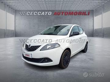 Lancia Ypsilon 1.0 firefly hybrid Silver s&s ...