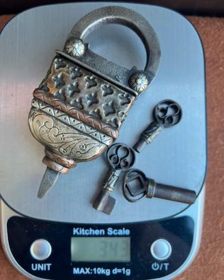 Antico lucchetto con segreto inciso 3 chiavi