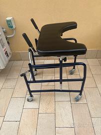 Deambulatore per anziani o disabili