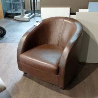 poltrona in vera pelle anticata