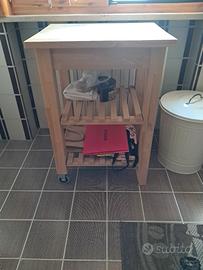 Carrello in legno con rotelle a 3 ripiani