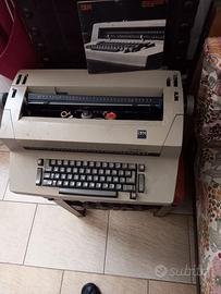 storica macchina da scrivere elettrica IBM 1