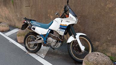 Moto Honda Dominator 