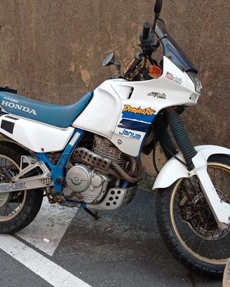 Moto Honda Dominator 