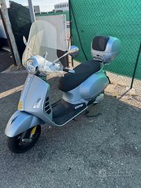Splendida Vespa GTS 300 HPE Super Tech