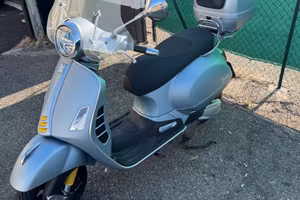 Splendida Vespa GTS 300 HPE Super Tech