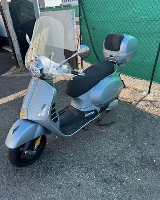 Splendida Vespa GTS 300 HPE Super Tech