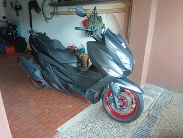 Suzuki Burgman 400.   2019  km. 10300