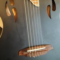 Chitarra classica amplificata 