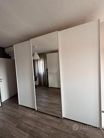 Armadio scorrevole tre ante