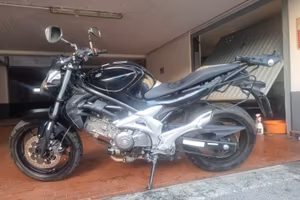 SUZUKI GLADIUS 650 MONO PROPRIETARIO