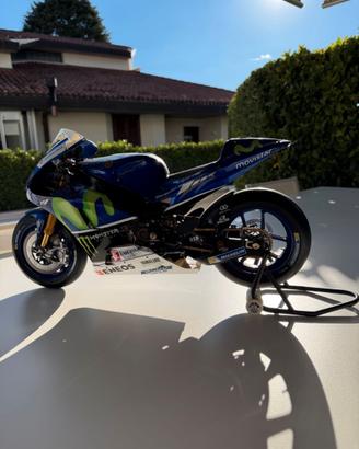 Moto Yamaha Valentino Rossi scala 1:4 De Agostini.