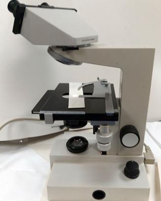 Microscopio  Leitz -Leica SM-LUX con 4 obiettivi