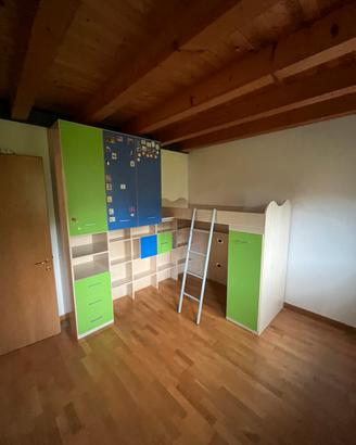 Cameretta con letto a castello