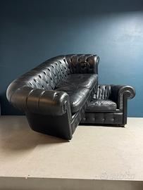 Coppia Divani Chesterfield Pelle Nera Vintage