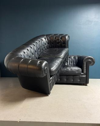 Coppia Divani Chesterfield Pelle Nera Vintage