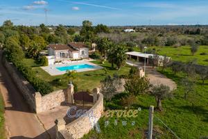 Prestigiosa Villa di Lusso con Parco Privato