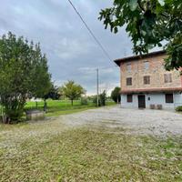 CASA RURALE NEL VERDE: giardino, deposito e amp...