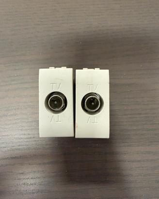 Bticino prese tv passanti Light bianche N4202P