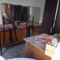 Mobili anni 70 ma abbastanza ben conservati