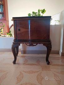 Coppia comodini antichi 