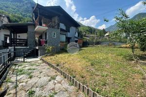 CASA SEMINDIPENDENTE A SPARONE