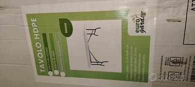 tavolo da esterno in plastica