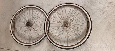 cerchi completi di copertoni bici legnano anni 40