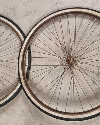 cerchi completi di copertoni bici legnano anni 40