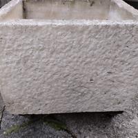 Contenitore in cemento per piante 
