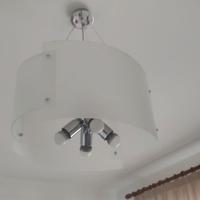 Lampadario moderno in vetro e metallo