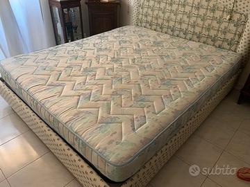 Letto con rete contenitore