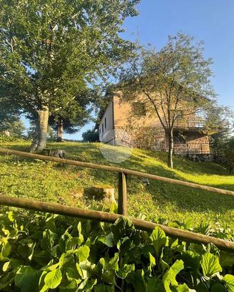 VILLA SINGOLA A FERRARA DI MONTE BALDO