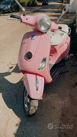 Vespa 125 rosa edizione limitata chic pink