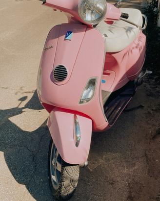 Vespa 125 rosa edizione limitata chic pink