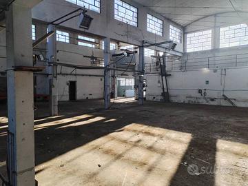 Immobile di 1000 m² con 3 locali a Lugo