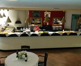 Ristorante pizzera con forno a legna
