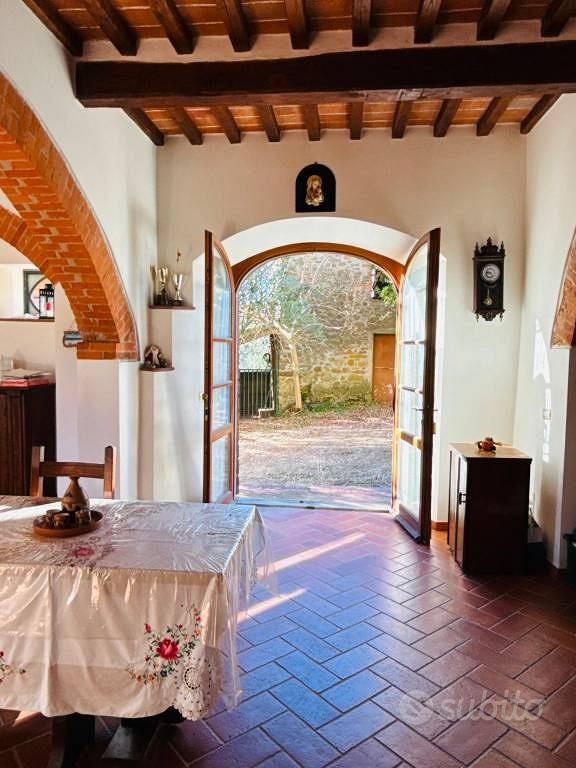 Villa di 1250 m² con più di 5 locali a Arezzo - Altro