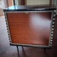 Mobiletto vintage con anta a ribalta