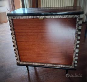 Mobiletto vintage con anta a ribalta