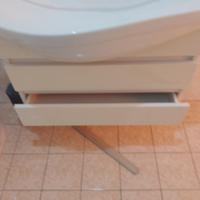 lavandino bagno con cassetti a sospeso 