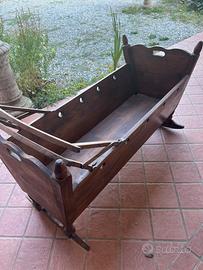 Culla antica in legno massello